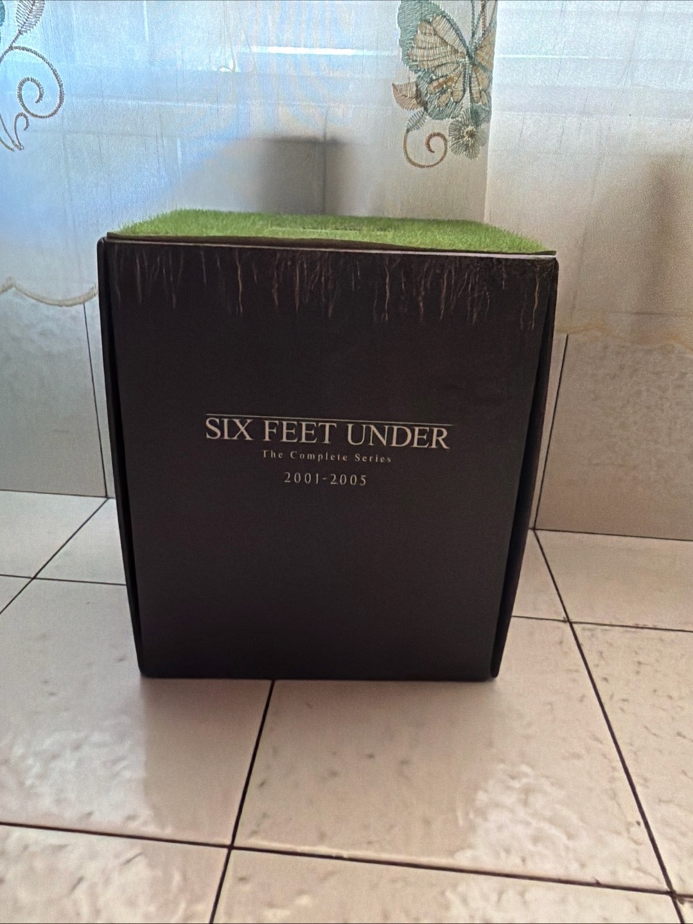 Six Feet Under - The Complete Series grass graveyard set DVD